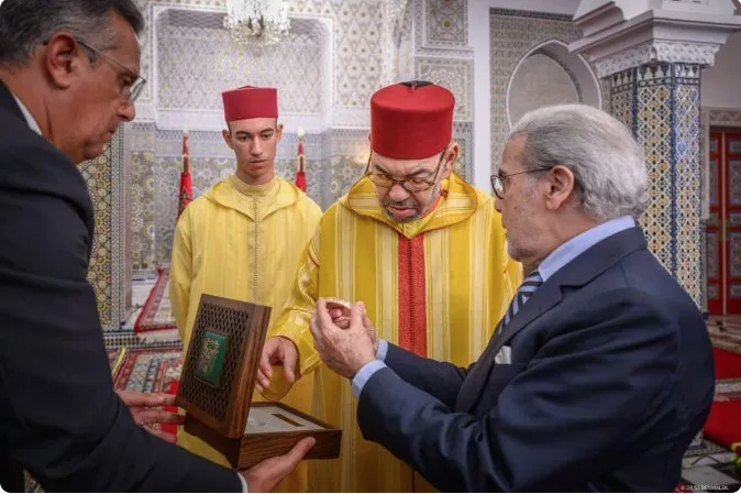 تطوان : جلالة الملك يستقبل والي بنك المغرب …