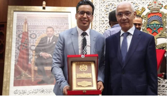الرباط : إذاعة العيون تتوج بالجائزة الوطنية الكبرى للصحافة البرلمانية …