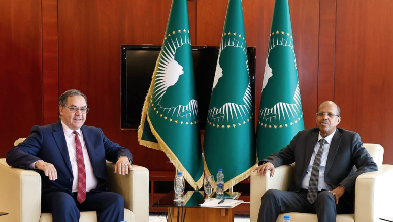 أديس أبابا : رئيس مفوضية الإتحاد الإفريقي يشيد بإلتزام المغرب بدعم العمل الإفريقي المشترك …